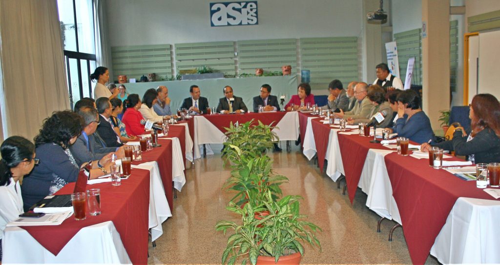 Ministro de Educación con GCNPE1